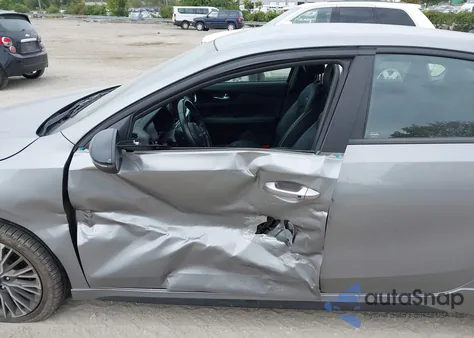 2022 Kia Forte Gt-Line z USA, uszkodzony, nr VIN 3KPF54AD9NE491140